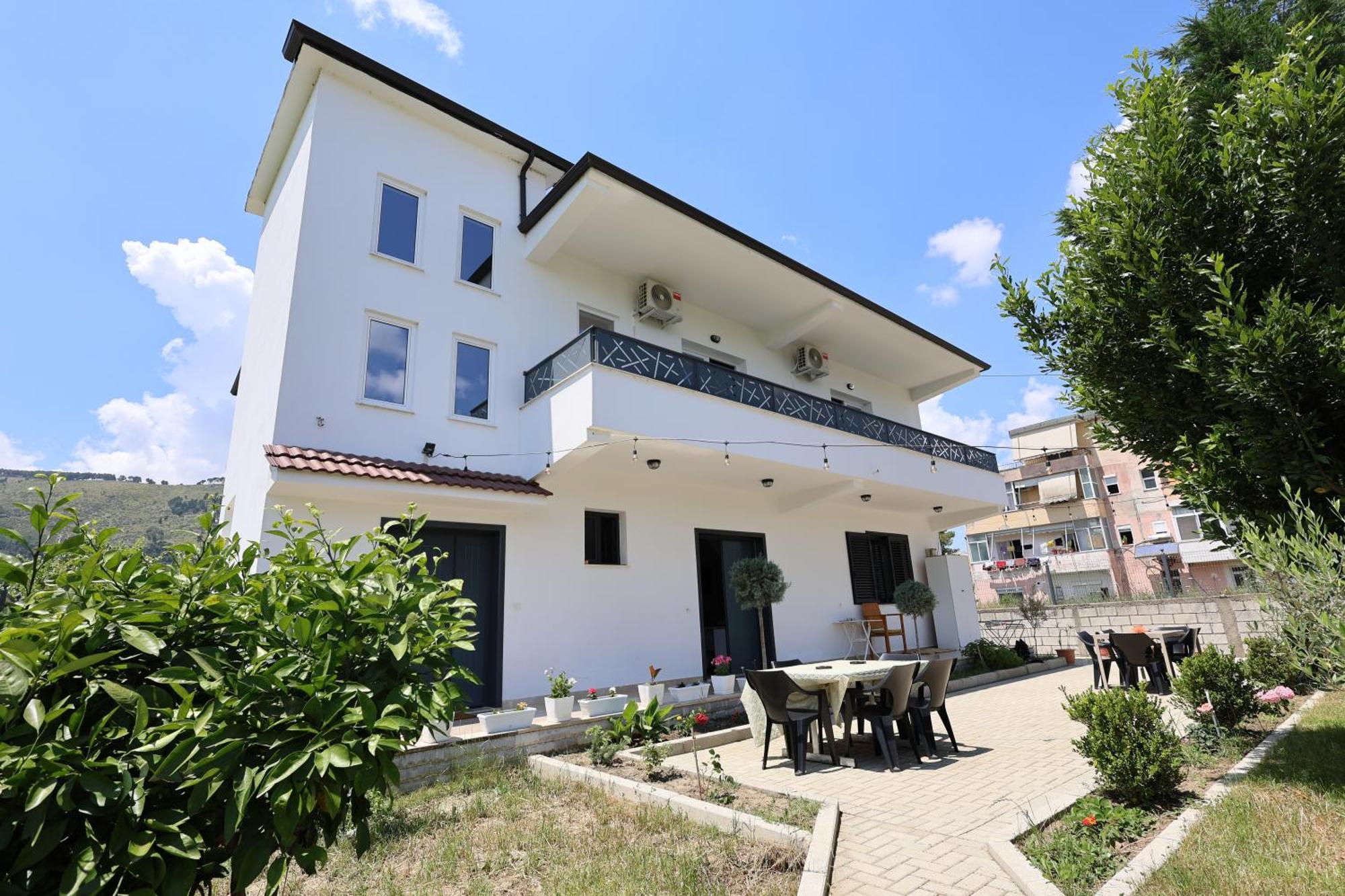 Baza Hostel - Swimming Pool Berat Exterior foto